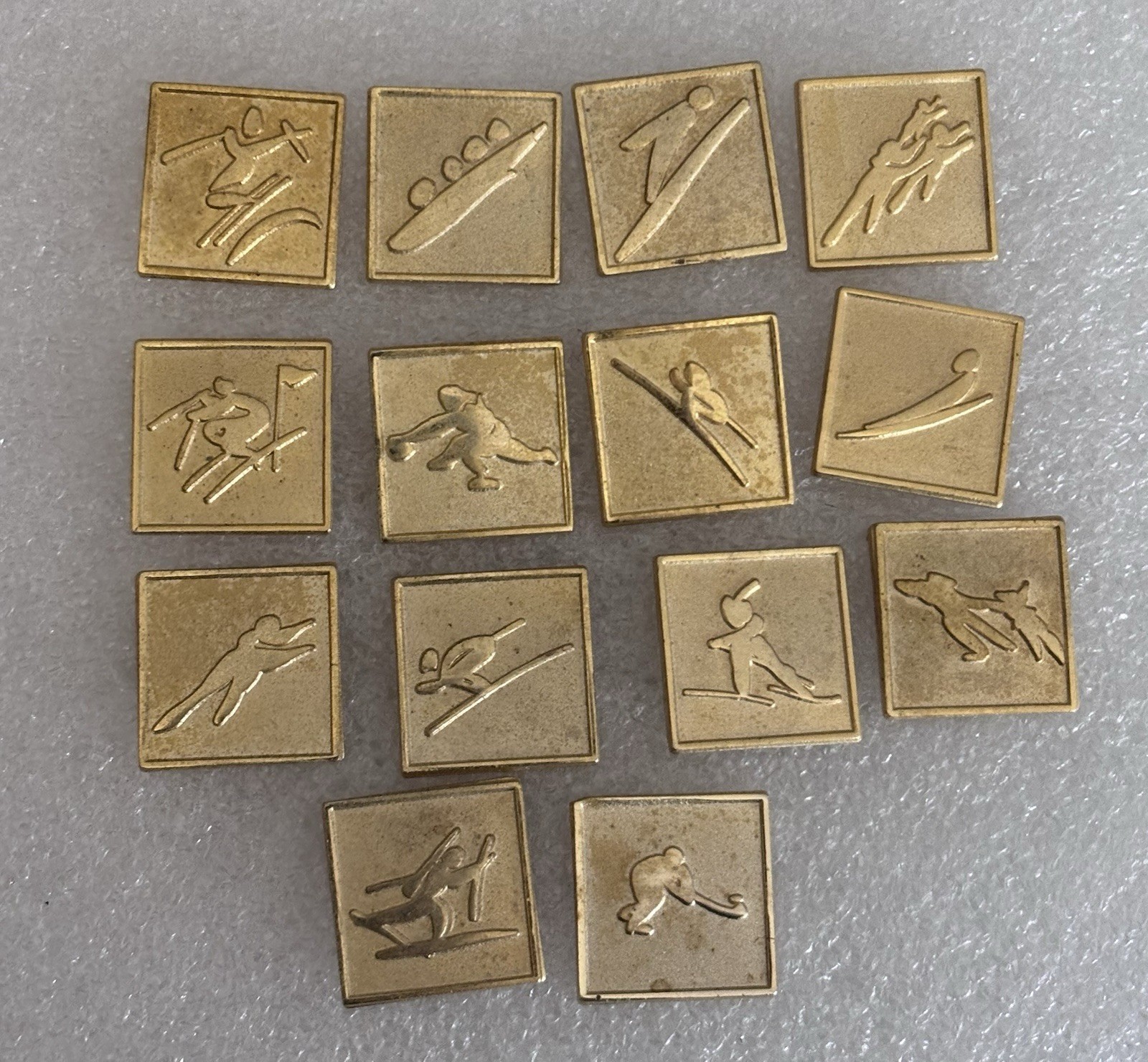 Lot X 14 Pin s JO Jeux Olympiques Albertville Ski Bobsleigh
