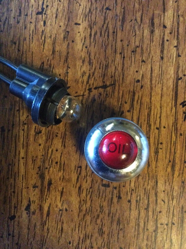 ANTIGUO INDICADOR DE ADVERTENCIA ROJO DE COLECCIÓN BAJO “”ACEITE “” PANEL DE TABLERO DE PRESIÓN LUZ CAMIÓN DE BOMBEROS Foto 2 de 4