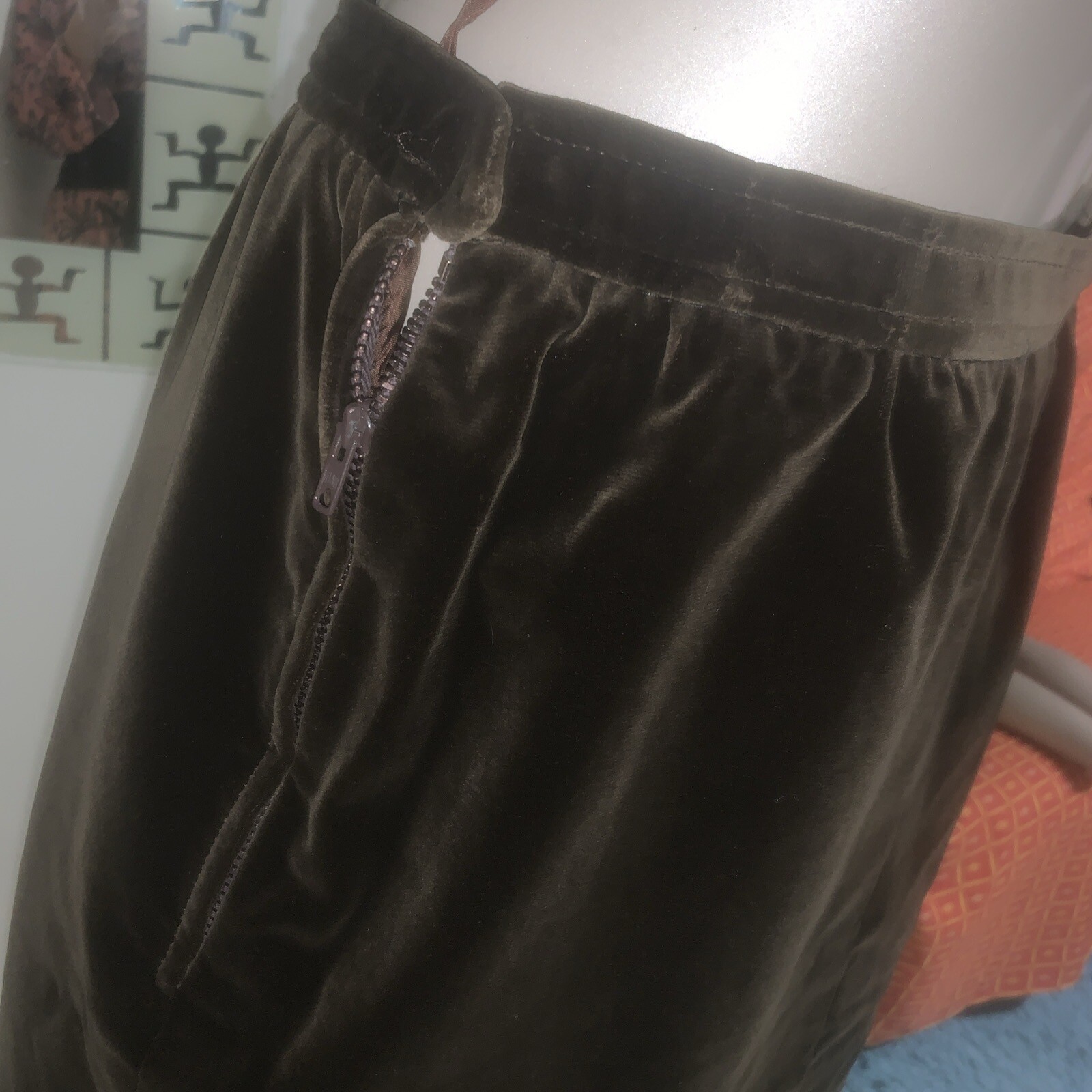 TRES JOLIE JUPE EN VELOURS YVES SAINT LAURENT RIVE GAUCHE TAILLE 40