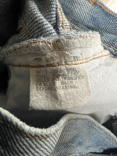 Pantalones de mezclilla vintage Levi's 509 talla 24 x 32 lavado claro tiro alto pierna recta hechos en EE. UU. - Imagen 6 de 11