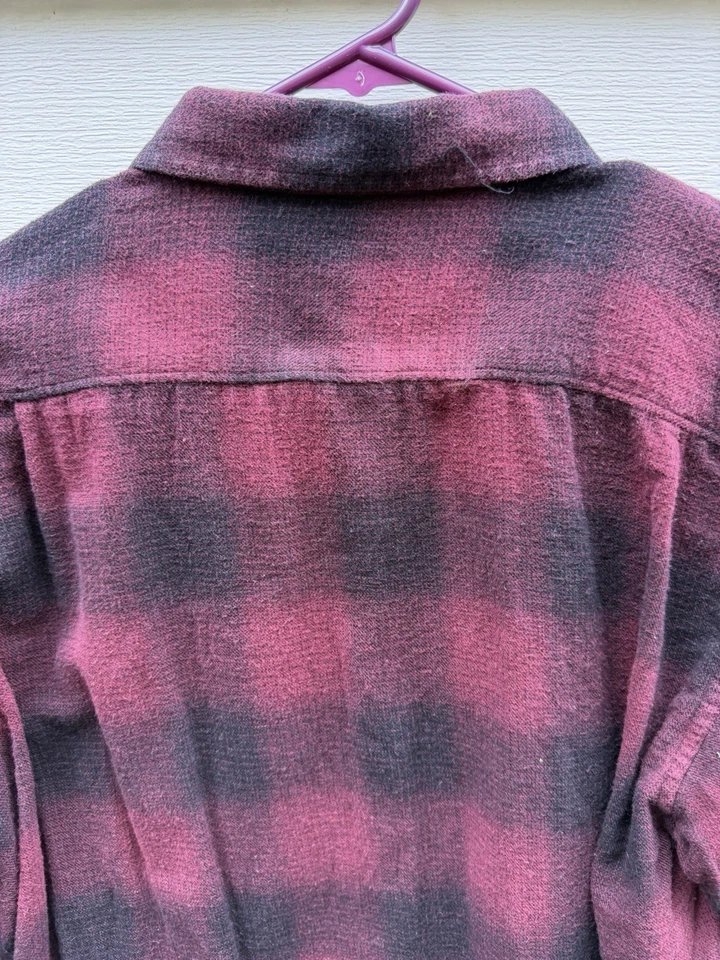 Men's EZEKIEL FLANNEL Red & Black PLAID FLANNEL Button Up Shirt Size Large  - Image 3 of 4