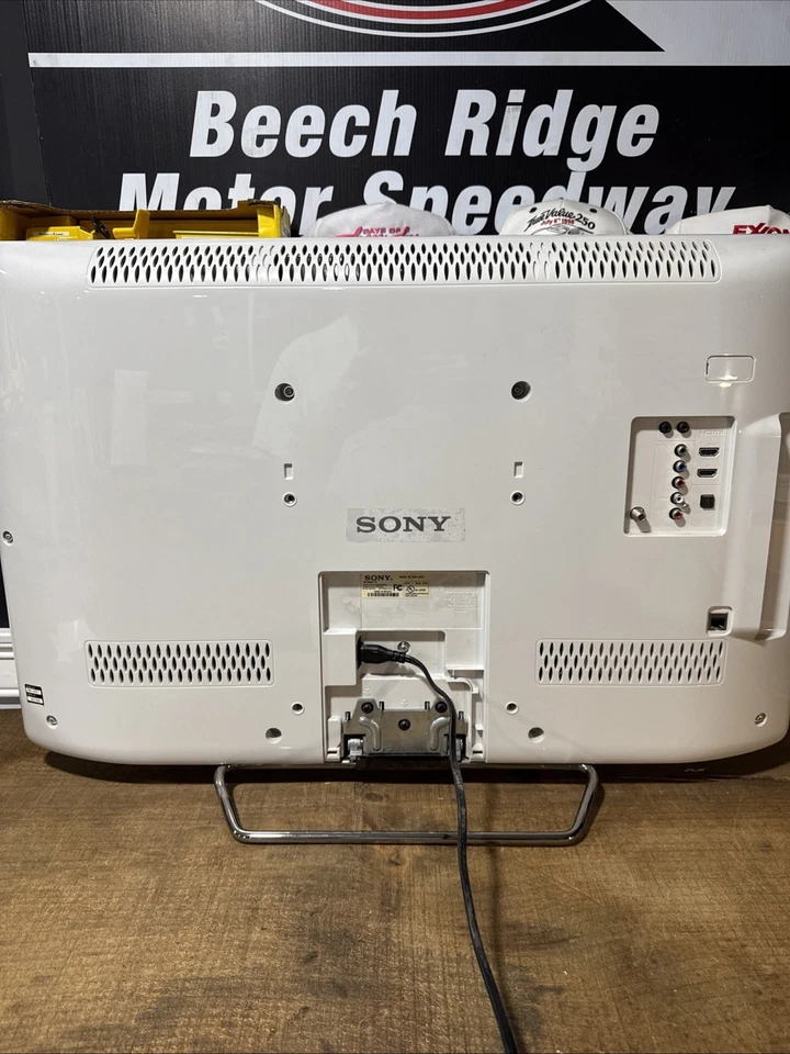 Sony, NSX-32GT1, 32" Internet TV, Powered by Google w/Remote - Image 4 of 4