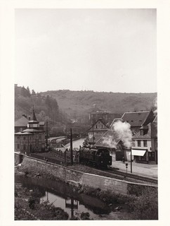 BAHNHOF HOTEL ZUR GRÜNEN TANNE ZUG EINFAHRT LEIBNITZ KEKS UM 1930 18x24 cm