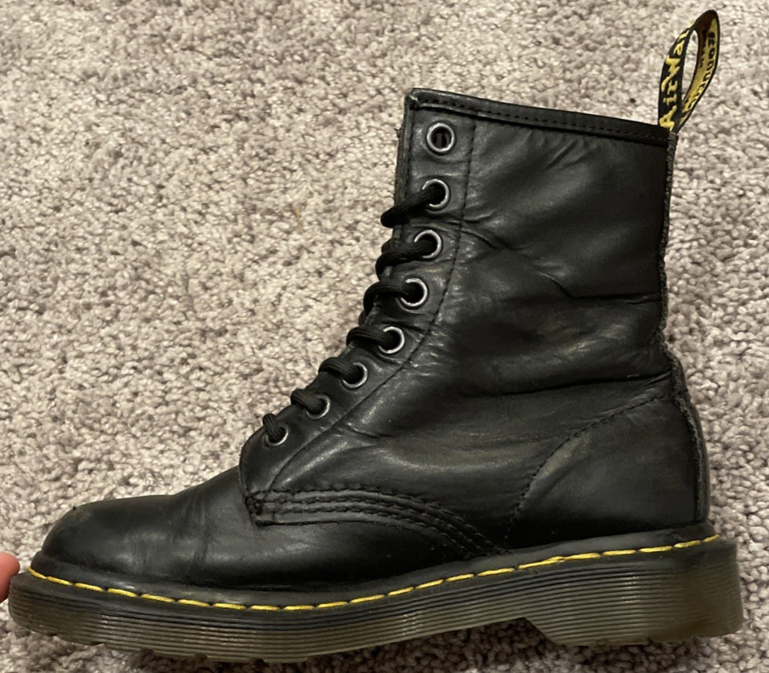 Dr. Martens Doc 11821 Combat Boots Womens Size 5 Black 8-Eye Boots Black Leather thumbnail 4