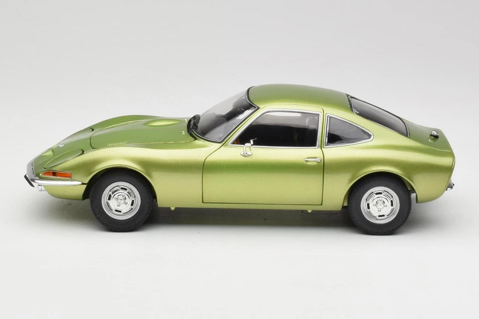 180049029 Opel GT зеленый металлик Minichamps 1/18 - Изображение 4 из 4