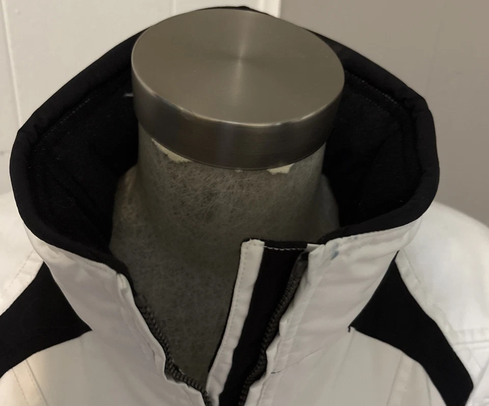 Chaqueta de esquí Spyder Endure cremallera completa nailon peso medio para mujer talla 8 blanca/negra Foto 4 de 4