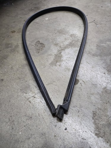 1988-89 Honda Civic EF Hatchback Right Passenger Door Upper Weatherstrip Seal - Picture 2 of 7