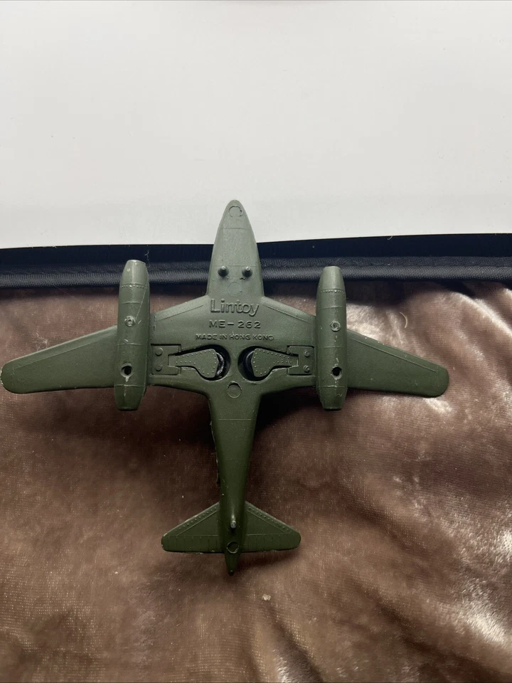 Avión vintage Lintoy ME-262 camuflaje verde PINTURA SIGUE SIENDO BASTANTE BUENA VER TODO Foto 2 de 4