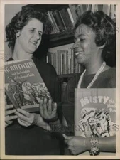 1963 Press Photo Dorothy Colvin & Margaret Johnson at School 6, Albany, New York