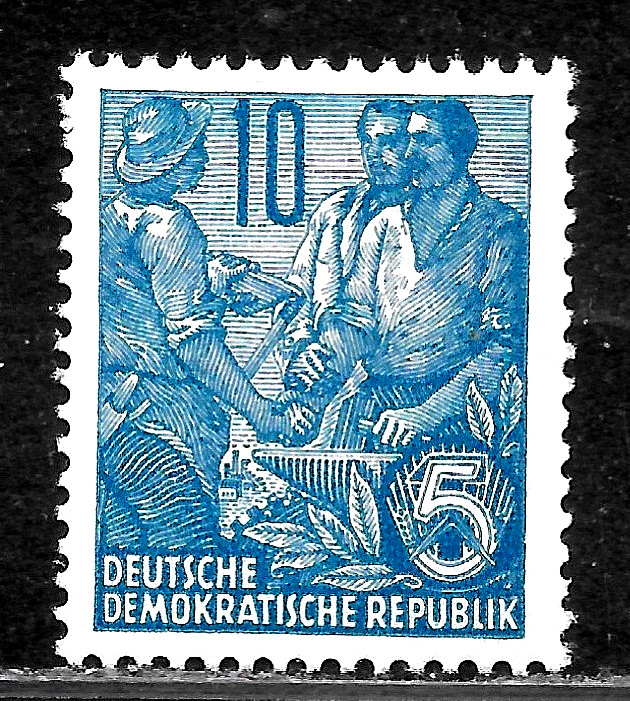 HICK GIRL-MINT  GERMAN D. D. R.  SC#227   WORKER, PEASANT       X4401