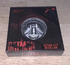The Batman City Of Gotham Medallion DC Comics Dust Fanattik