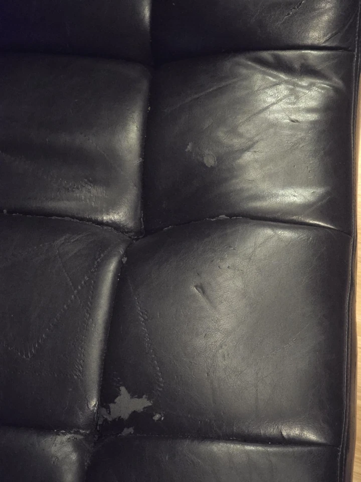 Chaise salón moderno marrón oscuro acolchado - cómodo y elegante - desgaste menor Foto 3 de 4