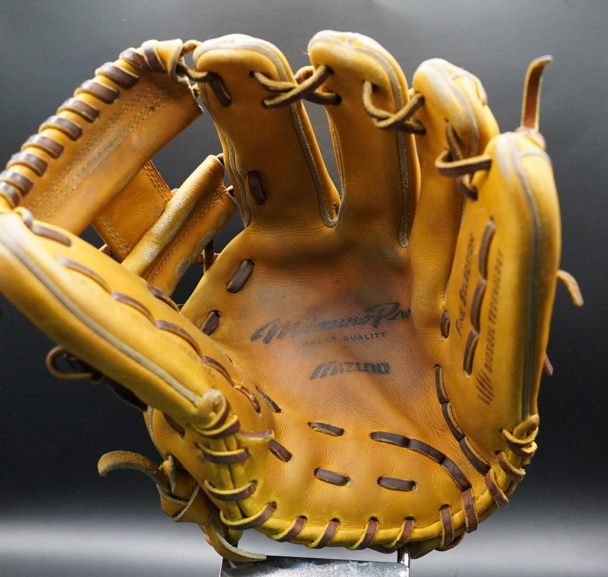 Mizuno Pro Infielder Glove 11.5 Vintage M Logo Crest Hide Inspire