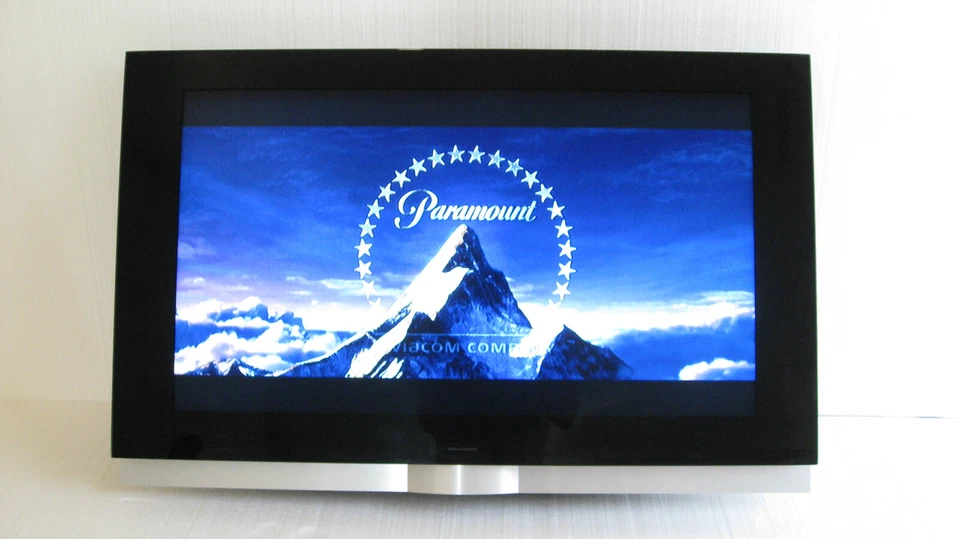 Bang & Olufsen BeoVision 7-40 40" 1080p HD LCD TV con soporte de mesa Foto 3 de 4