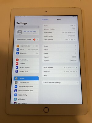 Apple iPad 5th Gen. 32GB, Wi-Fi, 9.7in - Silver - No Touch ID