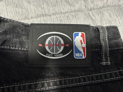 Vintage 1996 UNK NBA Team Patch Logo Jeans Mens Size 32 Baggy Embroidered Denim - Picture 4 of 5