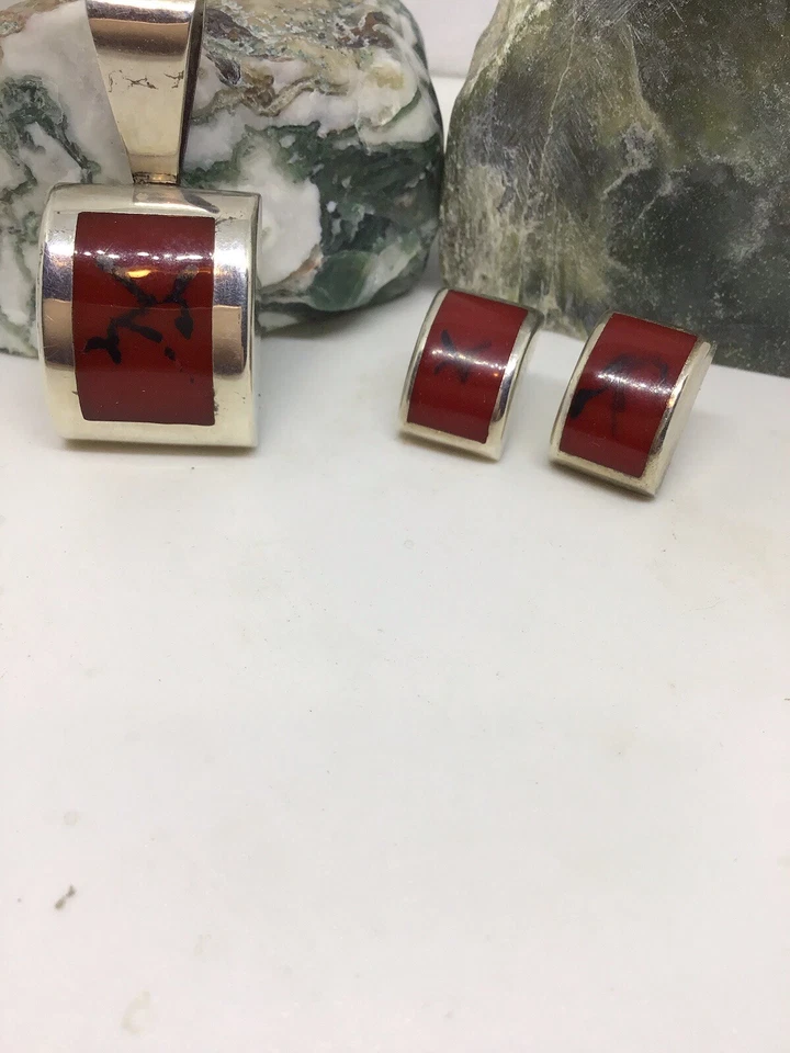 Collar Spaldia y pendientes a juego rojo con toque de negro Foto 2 de 4