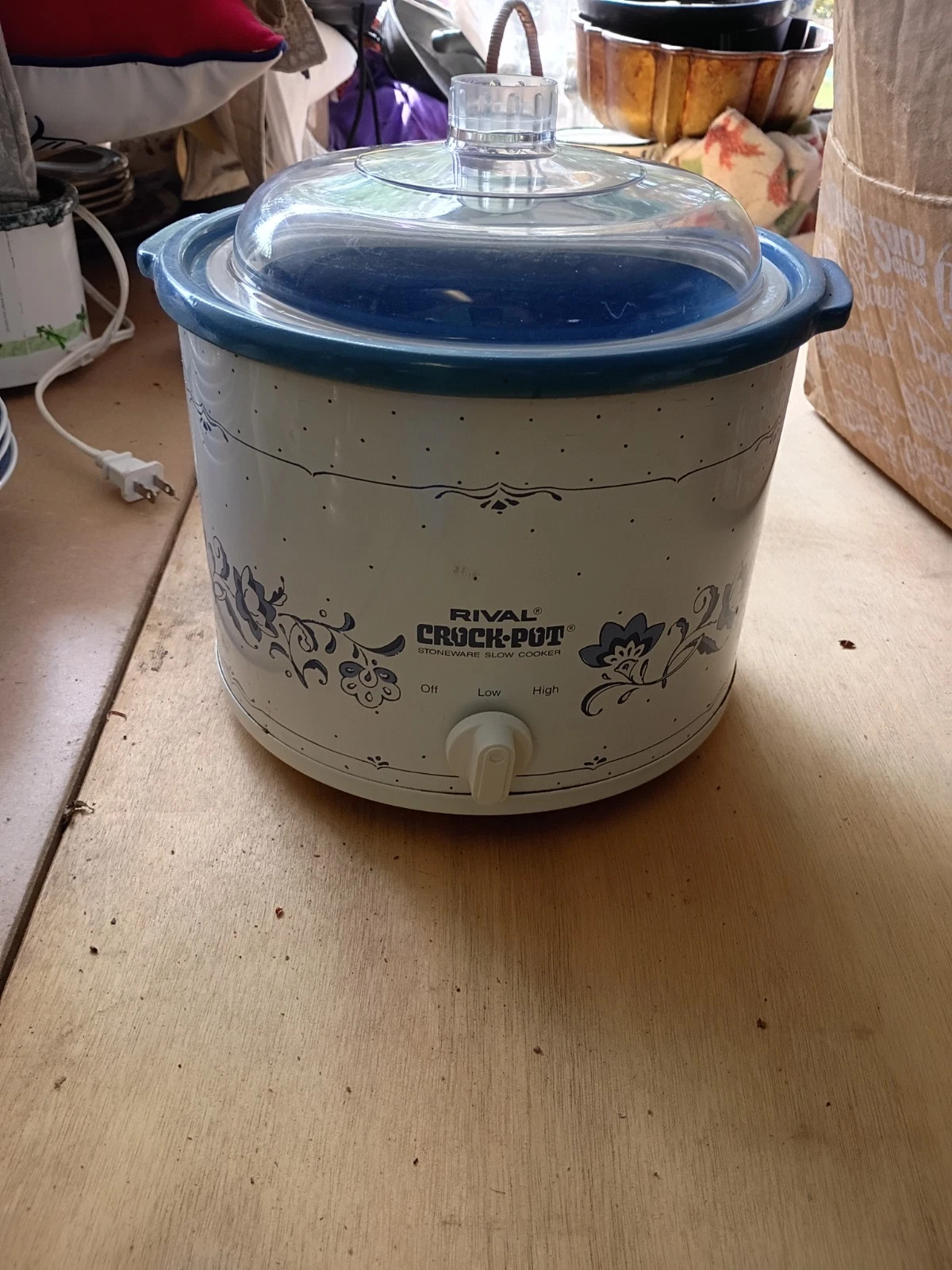 Rival Crockpot Model #3120 2 1/2 Quart Stoneware Slow Cooker Blue Floral
