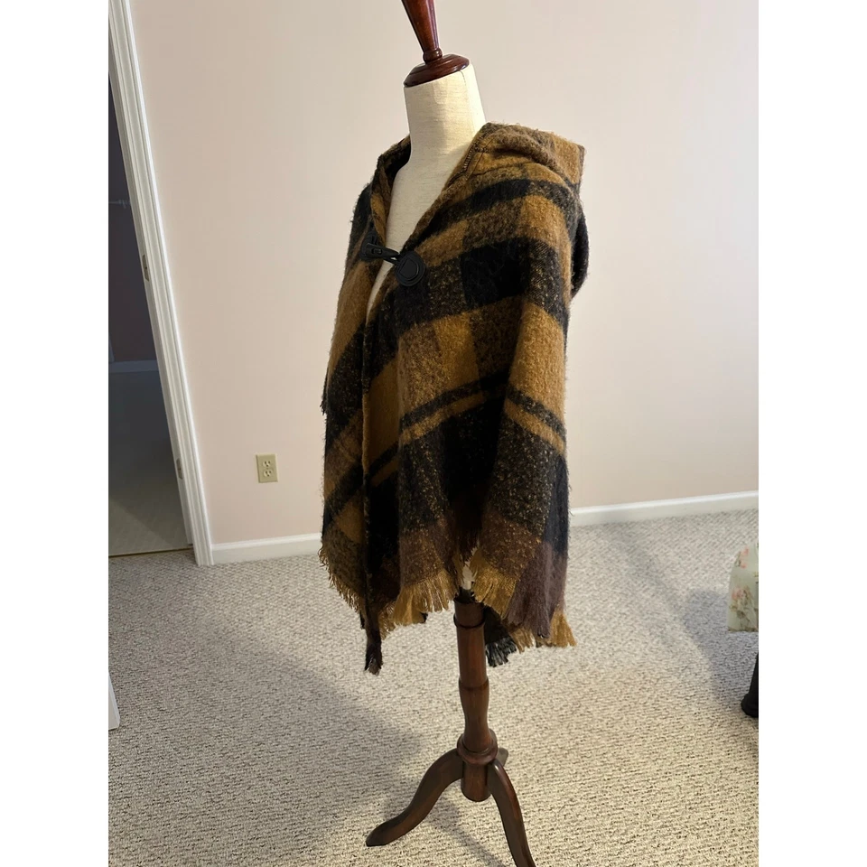 Capa/xale/envoltório marrom Nine West nova com etiquetas - Imagem 4 de 4