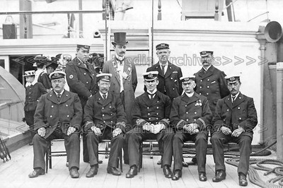 uzz-5 Schiffsoffiziere & Bürgermeister, Marineausbildungsschiff HMS Southampton um 1902. Foto