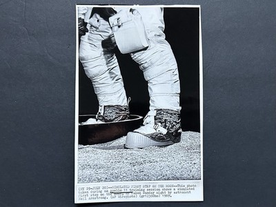 1969 NASA AP Wirephoto Apollo 11  Simulated First Step On The Moon 