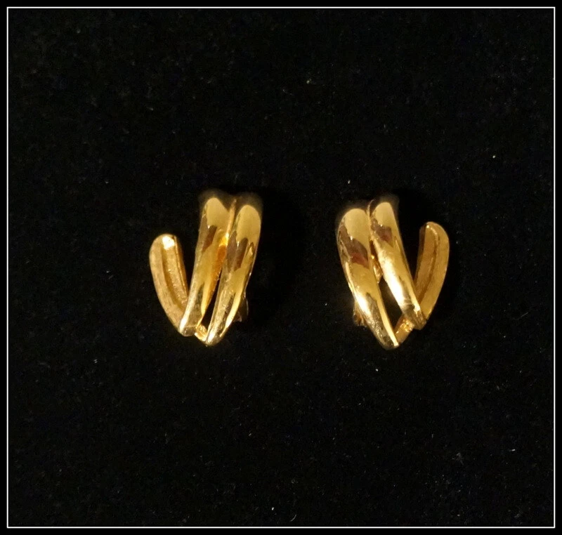Vintage Monet Gold Tone Clasp Earring Costume Jewelry L364 eBay