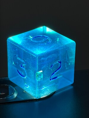 Older vintage Armory d6 aqua blue gem w/ black rpg ad&d dice 120723@