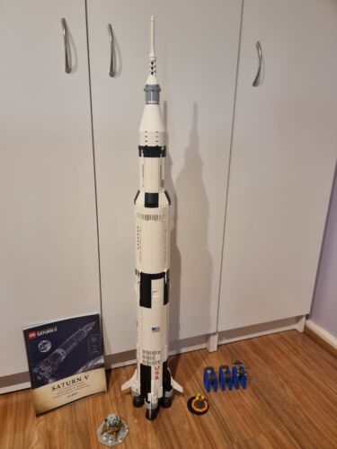 LEGO Ideas: NASA Apollo Saturn V (92176) - Afbeelding 1 van 2