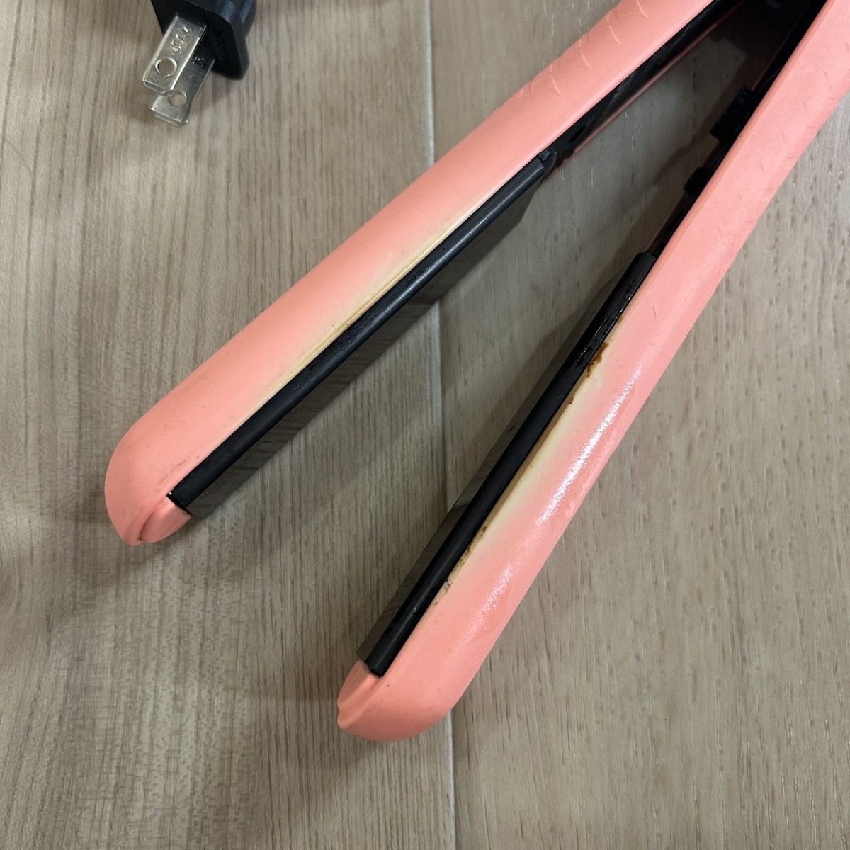 Amika 1.25' Strand Ceramic Hair Flat Iron Straightener 1in
