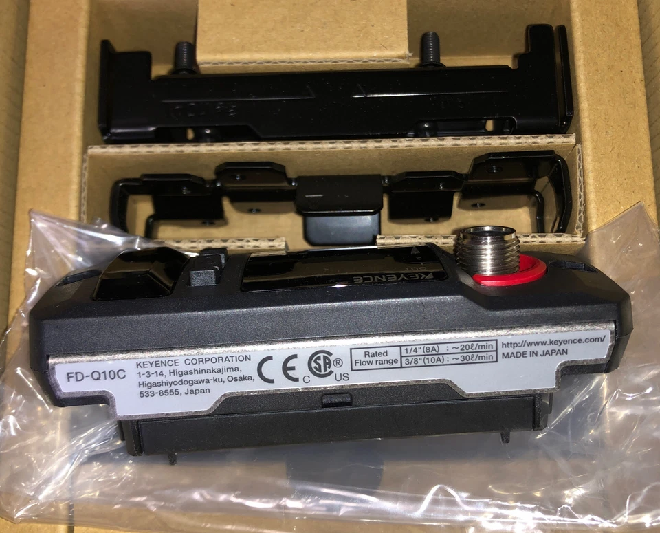 New Keyence FD-Q10C Clamp-on Digital Flow Sensor w/ Sensor Bracket 20-30VDC -USA - Image 2 of 3