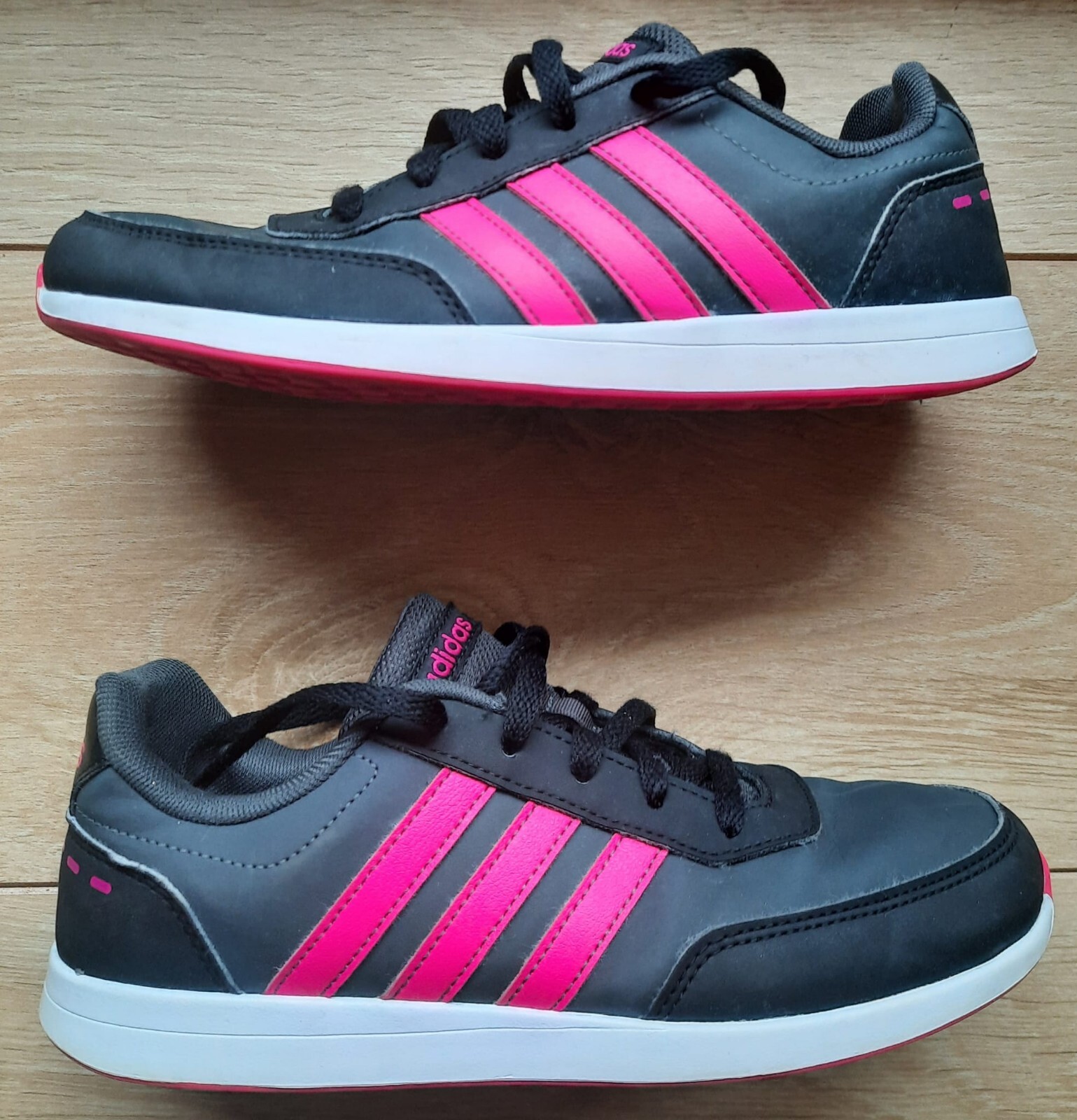 Adidas Trainers in Black with Pink 