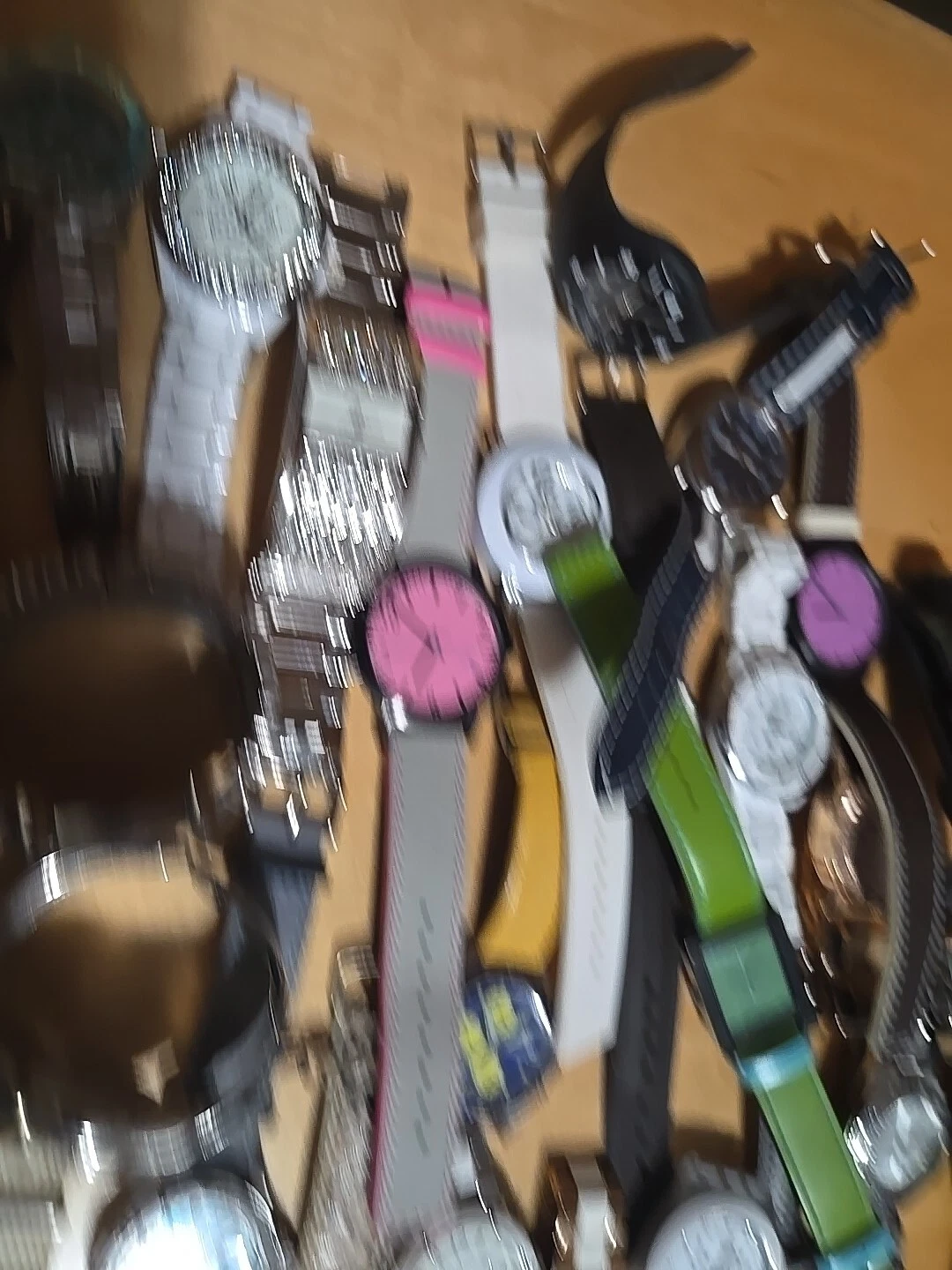 Lotto 50 orologi donna abito e stile Invicta Sperry Ginevra Swatch Kate Spade ecc