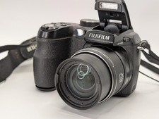 Fujifilm FinePix S1000fd 10.0MP Digital Bridge Camera 12x Optical Zoom - READ.