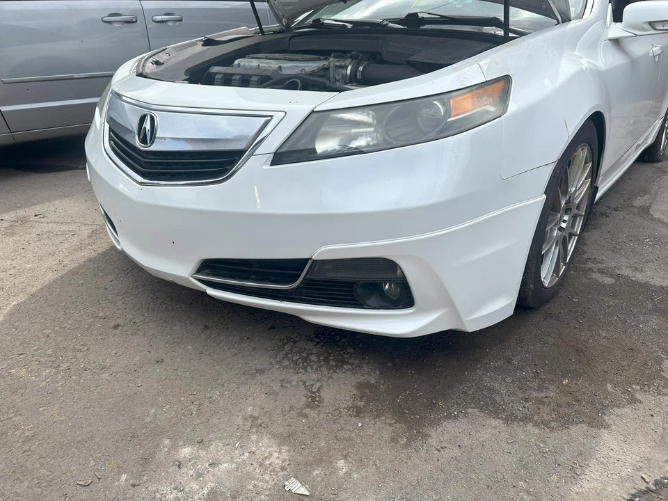 Used Front Bumper Assembly Front fits: 2014 Acura Tl Canada market w/o headlamp - Imagem 3 de 4