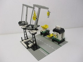 (AH 8) Lego train freight loading station from 4565 with BA 9V/RC