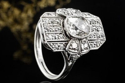 Antiker Ring mit Diamanten im Old Mine Cut Art déco in 950er Platin Schmuck