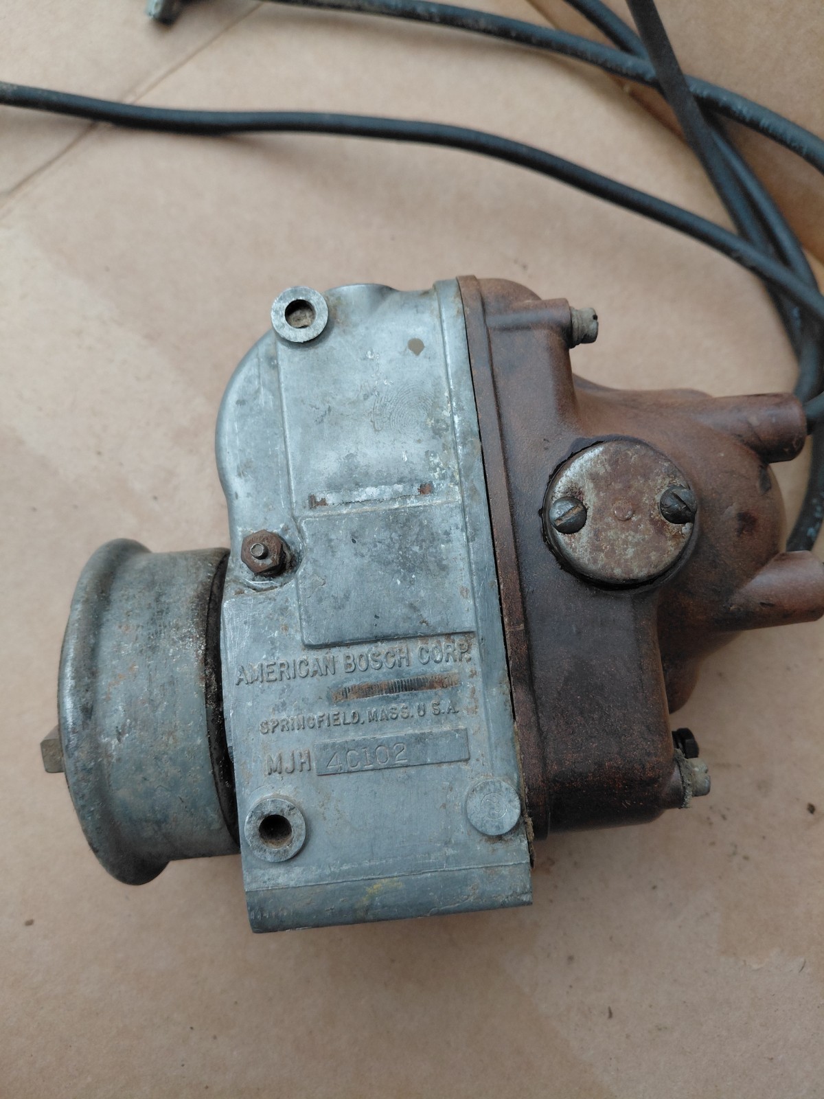 AMERICAN BOSCH CORP MAGNETO SERIAL # MJH 4C102 USED UNTESTED 4 CYLINDER CORE