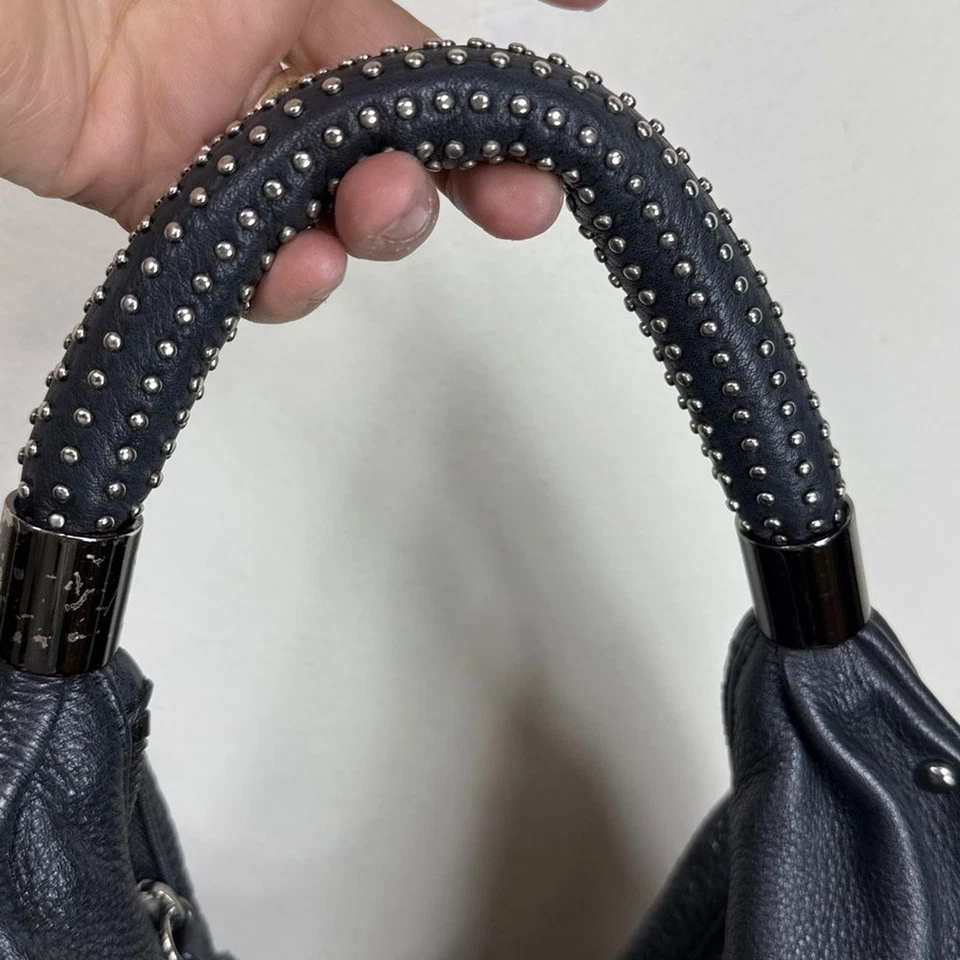 (H0) Kenneth Cole черная кожаная мешковатая сумка-хобо с заклепками ремень. - Изображение 3 из 4