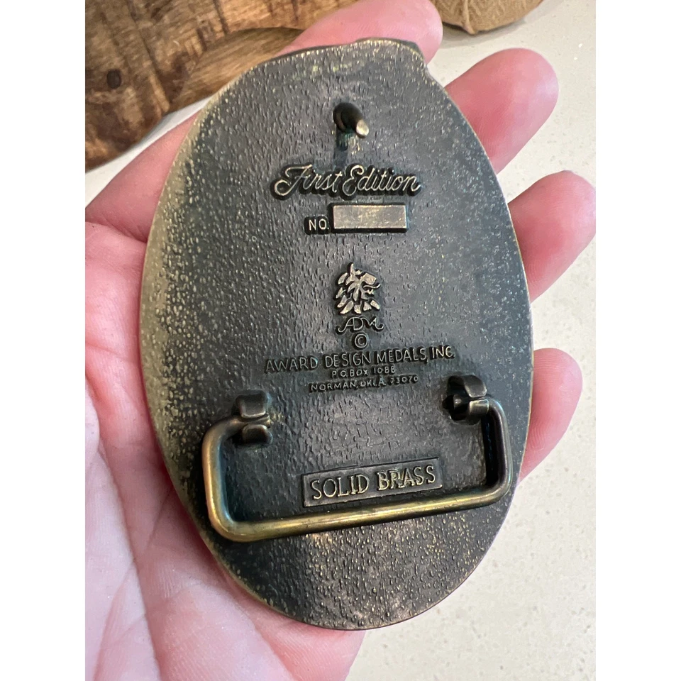 Cinturón de latón Corvette vintage buck por Award Design Metals  Foto 4 de 4