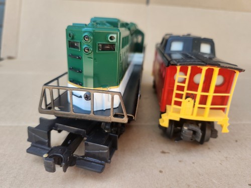 Lionel 6-18802 Southern GP9 EMD Diesel Switcher Locomotive & Caboose - Serviced - Picture 16 of 21