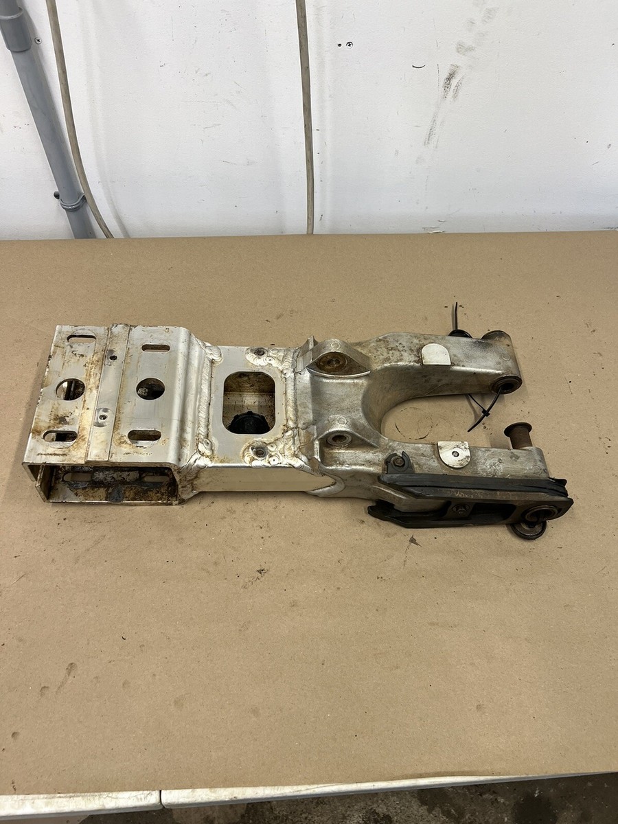 2005 Suzuki Quadsport LTZ400 Swingarm 61100-07890 Repair Only B679 2005 Suzuki Quadsport LTZ400 Swingarm 61100-07890 Repair Only B679