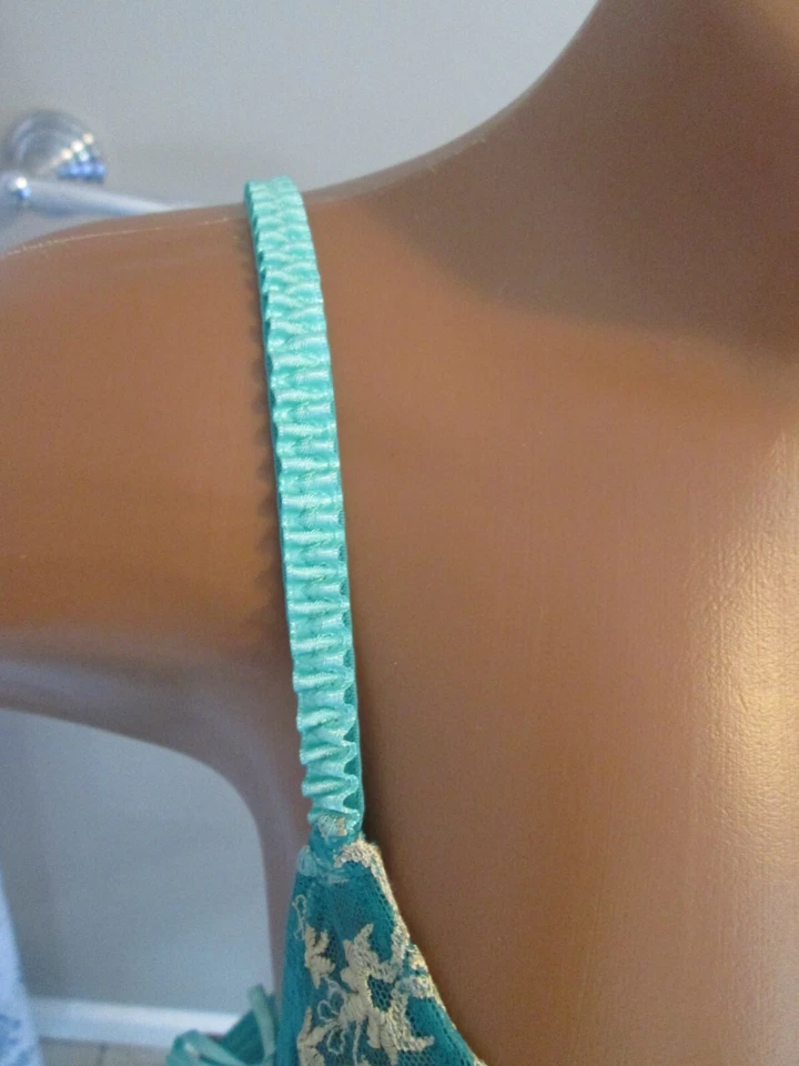 Pantalón corto de malla verde azulado pequeño de H&M Babydoll Chemise Foto 3 de 4