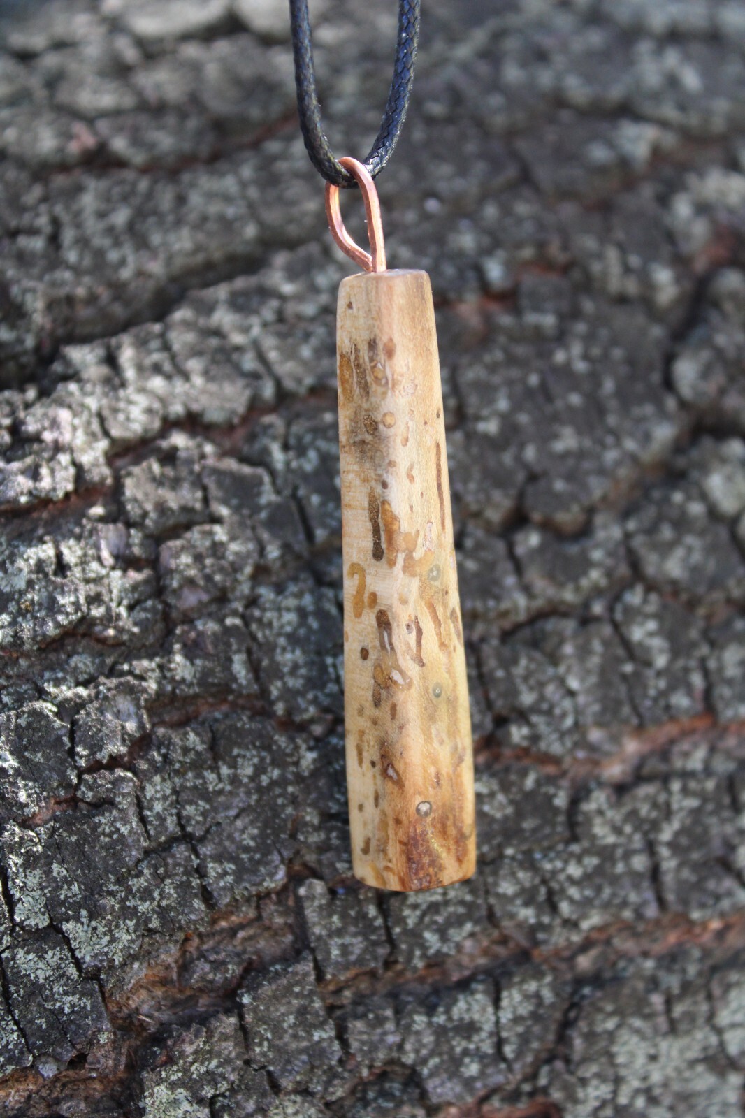 Pendentif SHANTI lierre en bois massif contre les allergies aux bijoux