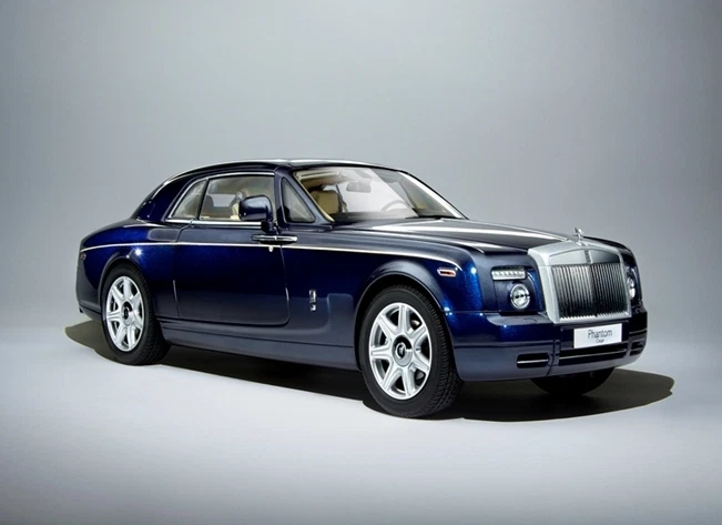 Rolls-Royce Phantom Drophead Coupe Monster Truck Looks Real