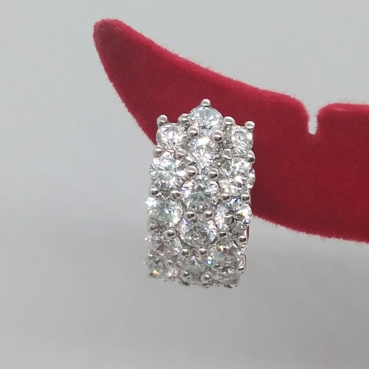 Ciondolo da donna con solitario in moissanite da 3,0 carati