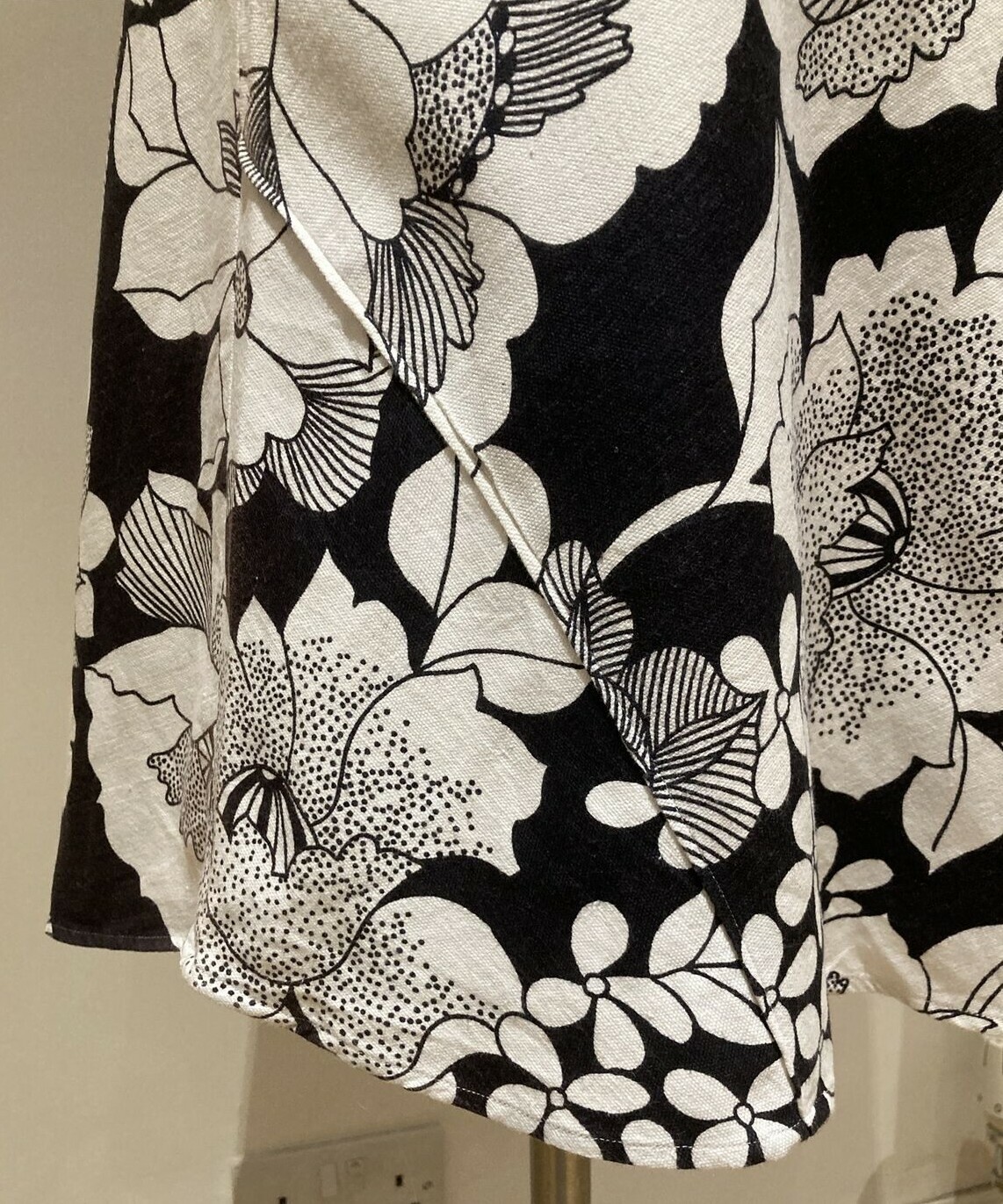 Vintage 1970s White/Black Floral Print Skirt, by Louise Hedley, 15" Across Waist 6