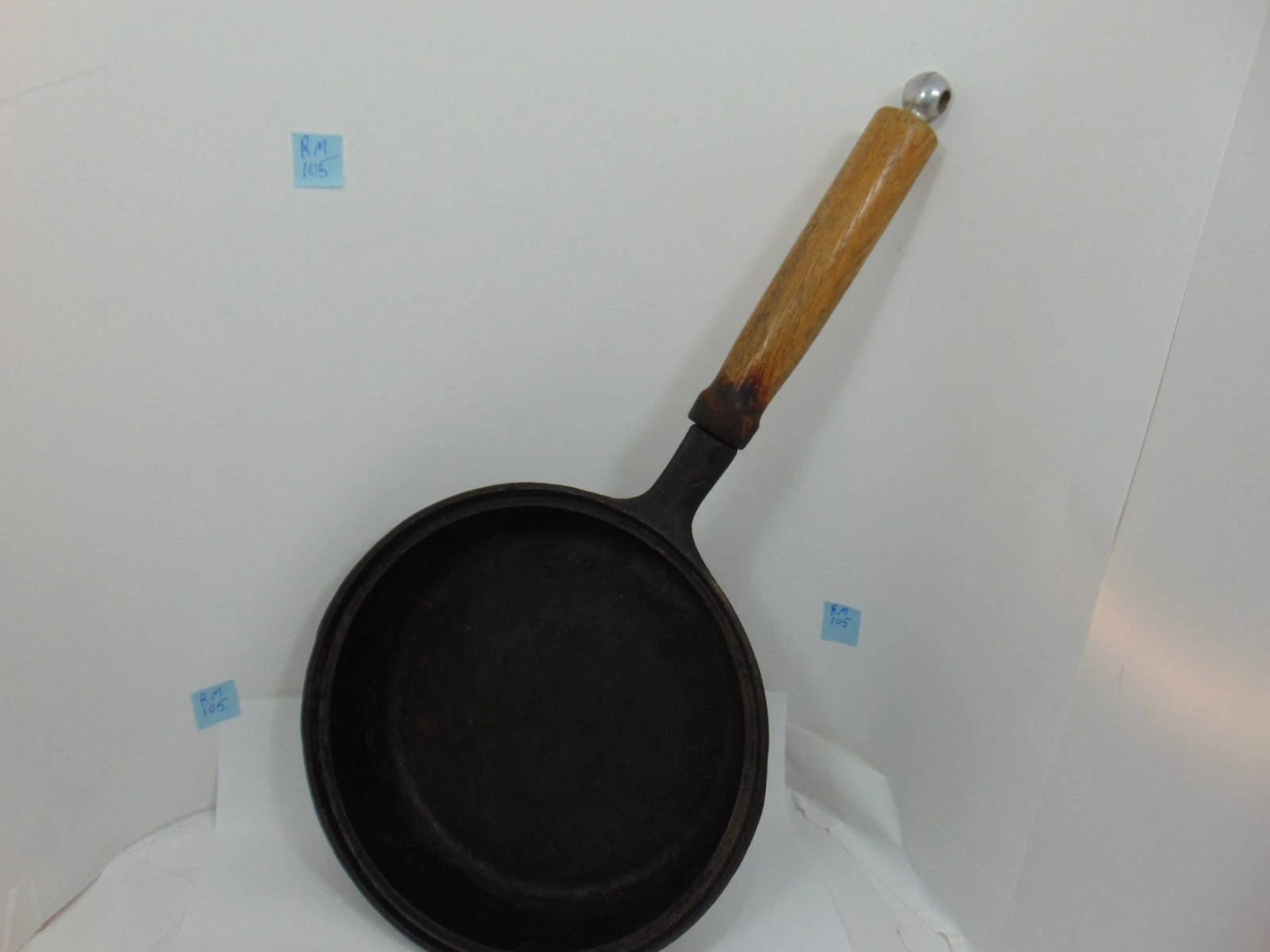 Country House Krischer Cast Iron 8 Inch Skillet Wood Handle No Lid