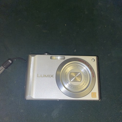 #ad #ad Panasonic Lumix DMC FX55 8MP Digital Compact Camera Silver parts only or repair GBP 20.00
