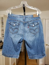 Levis Womens 515 Cuffed Mid Rise Comfort Blue Denim Bermuda Shorts Size 8