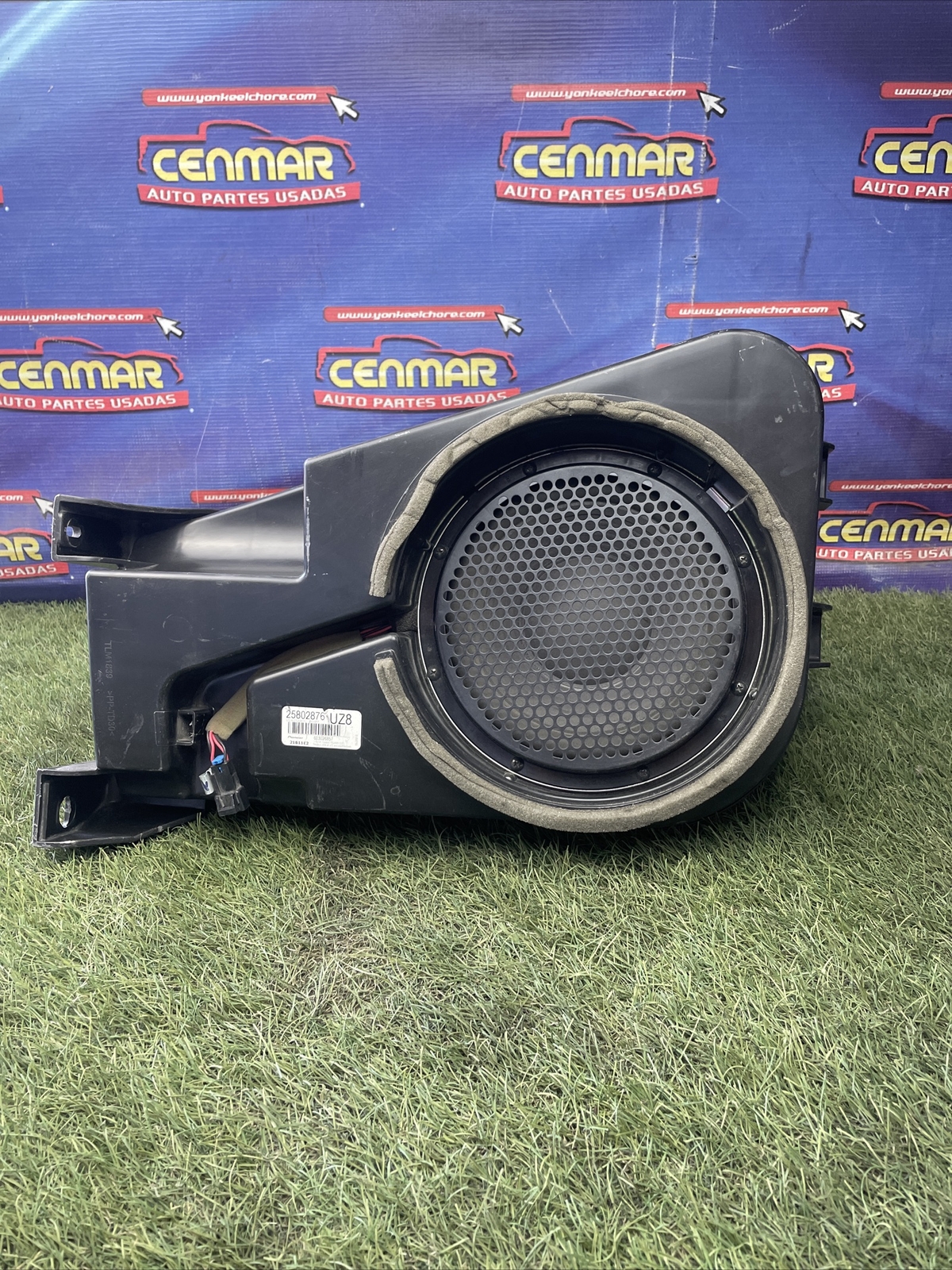 20102017 GMC TERRAIN EQUINOX SUBWOOFER SPEAKER BOX ASSEMBLY 25802876